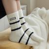Meias de veludo australiano novas de inverno, espessadas, quentes, para casa, femininas, cor preto e branco, listradas, com laço, meias toalha