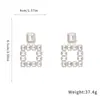 Pendientes Cuadrados Huecos Exagerados con Tachuelas de Diamante Estilo Europeo y Americano Pendientes de Botón de Moda para Mujeres con Sentido del Diseño y Estilo de Nicho