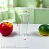 Taza medidora de plástico con tapa y escala en stock, especializada para tiendas de té de burbujas, jarra medidora doméstica de grado alimenticio, resistente a altas temperaturas