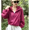 Chaqueta con capucha de alta gama para principios de otoño 2026 para mujer, cárdigan fino transpirable casual, top versátil para exteriores para personas petite