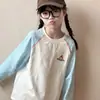 Roupas Infantis Crianças Maiores Blusa Listrada de Manga Raglan Color Block Camiseta de Manga Longa com Bordado de Desenho Animado Infantil Outono Novo Meninas