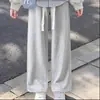 Conjunto moderno de estilo coreano para niñas 2026: top de moda tipo dos piezas con un cuello elegante, combinado con pantalones casuales sencillos, un conjunto de dos piezas versátil