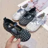 Sapatos de Cristal para Meninas 2026 Outono Novo Modelo Totalmente Strass Vazado Sapatos de Princesa para Crianças Maiores Rasos Modernos Sapatos de Couro para Crianças