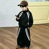 Conjunto de cortavientos de primavera y otoño para niños, estilo coreano, atuendo de dos piezas moderno y elegante para niños, adecuado para niños pequeños y medianos, para deportes y comercio electrónico transfronterizo