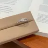 Anel Aberto Entrelaçado com Diamantes Inteiros para Mulheres, Luxo Leve, Alto Padrão, Design de Nicho, Uso Diário, Anel de Dedo Fino Ajustável Exquisito