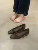 Sapatos Mary Jane Quadrados de Lã Retrô com Recortes Pequenos de Couro para Mulheres Outono e Inverno 2025 Estilo Francês com Salto Interno e Decote Baixo Sapatos de Festa