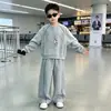 Conjunto de Moletom Outono para Meninos 2026 Novo Estilo Primavera-Outono para Crianças Maiores, Roupa Esportiva Redonda da Moda e Estilosa