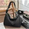 Bolsa de Ombro de Tecido de Nylon Nova Tendência Verão 2026 para Mulheres, Grande Capacidade, Bolsa Transversal Esportiva Leve, Bolsa Tote Versátil