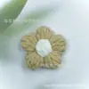 Ganchillo de Mano Lindo Flor de Pompones de 4 Agujas Flor de Lana Tejida a Mano DIY Bolso Tejido a Mano Accesorios para el Cabello Flor para Zapatos Accesorios de Ramillete