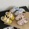 Zapatillas de Entrenamiento Transpirables de Malla para Niñas Estilo Alemán 2026 Verano Nuevas Zapatillas con Lazo para Niños Zapatos Casuales para Bebé con Suela Suave