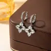 Pendientes de Trébol de Cuatro Hojas de Lujo Ligero para Mujer, Modernos y de Alta Gama, Clips para Orejas Completos de Diamante, Pendientes Simples y Versátiles, Pendientes de Diseño de Nicho