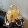 2025 Nuevo Estilo Estilo Occidental Bolso Pequeño Estilo Senmeng para Mujer Bolso Cruzado Moderno Combinable Verano Bolso Bowling Portátil