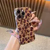 Funda de teléfono con diseño de gato estampado de leopardo para Apple 18 Pro Max, linda funda estilo película para niñas, también disponible para teléfonos Xiaomi, Huawei y Vivo