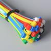 Abraçadeira de nylon resistente a baixas temperaturas, cinta de plástico para amarração de cabos, pode ser afrouxada, preto e branco, série 5*300mm
