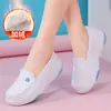 Vendas diretas da fábrica: Sapatos de enfermeira forrados com fleece, de sola grossa, respiráveis, antiderrapantes, confortáveis, versáteis, projetados para enfermeiros de jaleco branco e exclusivamente para vendas transfronteiriças