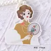 Decoração de Bolo para o Dia das Mães Chinês 2025 Ornamentos Estilo Nacional Cheongsam Elegante Ventilador de Tomada Tela Decorativa para Mãe