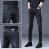 Jeans Elásticos Ajustados para Hombre de Primavera 2026 Pantalones Versátiles Estilo Coreano Pantalones Juveniles de Moda