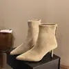 Botines finos de tacón de aguja de gamuza estilo francés para mujer, nuevo modelo de invierno 2026, botines cortos simples y versátiles de punta