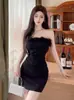 Vestido Sexy de Gola Única Estilo Princesa Sem Alças no Quadril Feminino High-end Light Luxury Vestido Preto com Costura Mao para Senhoras