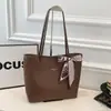 Moda Verão 2026 Nova Bolsa de Ombro Grande Capacidade Simples Tendência para o Trabalho Casual Retrô Bolsa Tote de Mão Feminina