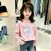 Linda Camiseta Infantil con Estampado de Dibujos Animados Chica Dulce 2026 Nueva Colección Primavera y Otoño Cuello Redondo Manga Larga 100% Algodón para Niños