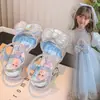 Sandálias infantis 2025 verão novo crianças sola macia moda estilo verão crianças médias e grandes menina pequena sapatos de princesa Elsa