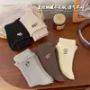 Calcetines bordados de dibujos animados para mujer, otoño e invierno, estilo preppy, de longitud media hasta la pantorrilla, estilo japonés con bordes enrollados, con lindos diseños de letras y cachorros, sin costuras y afelpados