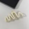 Presilha de Cabelo Colorida com Linha Ondulada, Presilha Estilosa para a Parte de Trás da Cabeça, Presilha Tubarão Cor Creme Dopamina