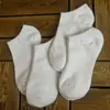 Calcetines Unisex para Todas las Estaciones Estilo Tiktok, Calcetines de Baloncesto de Caña Media y Alta, Calcetines Deportivos Largos de Otoño e Invierno, Calcetines Blancos Puros para Negocios