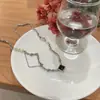 Collar de puntadas de perlas para mujer 2022 nueva moda cadena de clavícula de aleación diseño de nicho irregular Accesorios al por mayor
