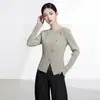 Atacado de Roupas Femininas de Alta Qualidade em Shenzhen: Blusa Plissada de Novo Estilo com Gola de Lapela, Caimento Solto, Cor Sólida, Manga Longa, Camiseta Versátil para o Dia a Dia