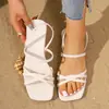 2026 Nuevas Sandalias Planas Elegantes y Cómodas para Mujer Estilo Comercio Exterior con Tiras Decorativas Venta al por Mayor Moda Uso Diario