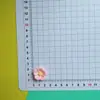 Paquete de materiales para accesorios de resina de la serie de flores coloridas de cinco pétalos, de gran venta. Incluye pegamento en crema para fundas de teléfonos móviles, horquillas para el cabello e imanes para refrigerador.