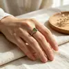Joia de prata elegante e moderna, prata S925, cravação clássica de quatro garras com jade Hetian, anel feminino para o dedo indicador