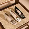 416-3 Zapatos de Mujer Estilo Francés de Charol con Boca Poco Profunda, Tacones Altos de Cuña Gruesa de Punta Cuadrada con Hebilla de Mariposa de Gama Alta, Lujo Ligero