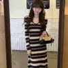 Estilo Coreano Otoño/Invierno (Yujie) Estilo Cintura Ajustada Mostrando la Figura Temperamento Color Café Rayas Manga Larga Punto Vestido Básico