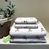 Nuevo Estilo Primavera y Verano 2026 Juego de Cubre Cama de Tres Piezas de Algodón con Borde Pequeño