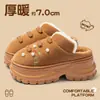 Chinelos de Algodão Femininos de Inverno com Salto Novo 2025 Casa Interior Quente Antiderrapante Solado Grosso Pelúcia Pós-parto Sapatos de Algodão para Outono e Inverno