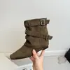 Botas de tornozelo versáteis estilo retrô francês com palmilhas ocultas para aumentar a altura, nova coleção outono 2026 feminina, apresentando fivela de cinto e design estilo western, com canos plissados e empilhados
