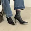Botas elegantes de salto alto com bico fino, botinhas femininas, novo design de outono 2026, botinhas justas ao tornozelo com salto fino e zíper traseiro
