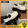 Zapatos de Cuero Pequeños para Mujer Jinbu Kangchun Plaza Nueva Tacón Grueso Punta Cuadrada Capa Única Velcros Moda Suela Gruesa Aumento de Altura Mocasines Pequeños