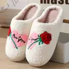 Zapatillas de Algodón con Forma de Rosa para Mujer, Venta Caliente Transfronteriza de Invierno para el Día de San Valentín, Zapatillas Cálidas de Felpa con Cara Sonriente para el Hogar, Venta al por Mayor