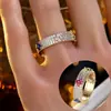 Anillo de Flor con Circonita Completa, Lujo Ligero, Nicho, Gama Alta, Súper Brillante, Elegante, Versátil, Joyería de Mano de Trébol de Cuatro Hojas para Mujer