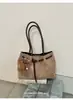 Bolso de Mano Retro de Ante para Mujer Bolso de Hombro 2026 Otoño/Invierno Nuevo Estilo Gran Capacidad Versátil para el Trabajo y el Viaje Bolso de Hombro Único