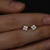 Plata de origen plata de ley S925 chapada en oro de 18 quilates trébol de cuatro hojas de la suerte mini ultrapequeños pendientes moda mujer diseño de temperamento sentido