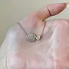 Collar con Colgante Doble de Cruz Anillo de Correr con Diamantes Completos Nuevo Estilo 2026 Lujo Ligero Estilo Exquisito Diseño de Nicho Cadena para la Clavícula Personalización