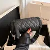 Bolsos de Mujer de Moda Este Año 2026 Nueva Moda Primavera-Verano Bolso Cruzado Textura Acolchada Bolso Cilindro Bolso de Hombro