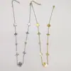 Colar Empilhável Flor da Sorte de Trevo Oco com Zircônia Versátil Moda Estilo Artístico Zircônia com Cravação de Diamante Ouro