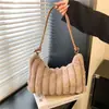 Bolso de felpa de otoño e invierno para mujer, nuevo bolso de hombro versátil de moda, bolso tote de gran capacidad, bolso peludo para debajo del brazo, bolso para teléfono móvil