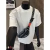 Camiseta Oversize Gris Oscuro con Hombros Acolchados para Hombre, Nuevo Estilo de Verano, Patchwork Rayado Estilo Americano, Mangas de Tres Cuartos, Sensación de Alta Calidad, Hombros Normales Mangas Cortas